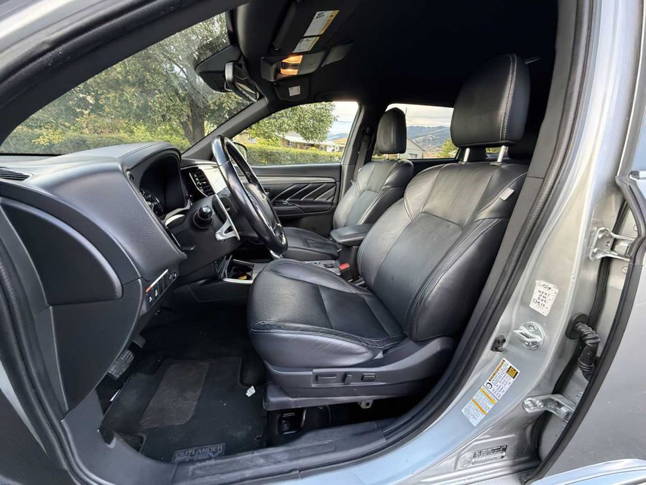 Mitsubishi Outlander PHEV SEL      2022