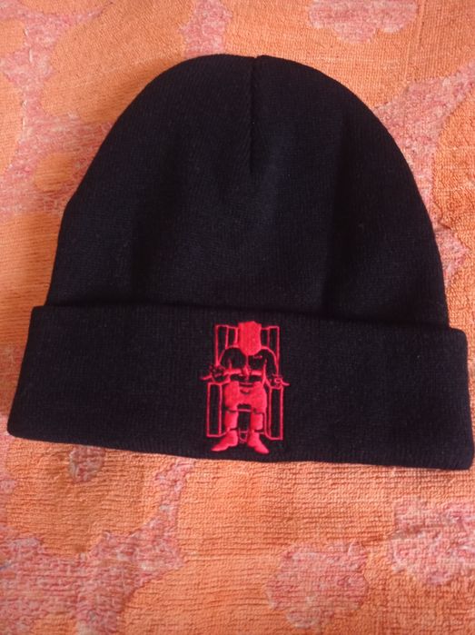 Продам шапки новые.