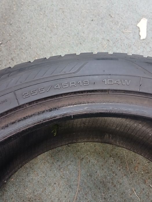 Wielosezon Goodyear 255/45R19 104W
