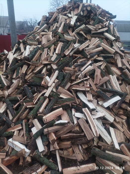 Продам дрова рубані дуб акація берест ясен чорноклен складометрами