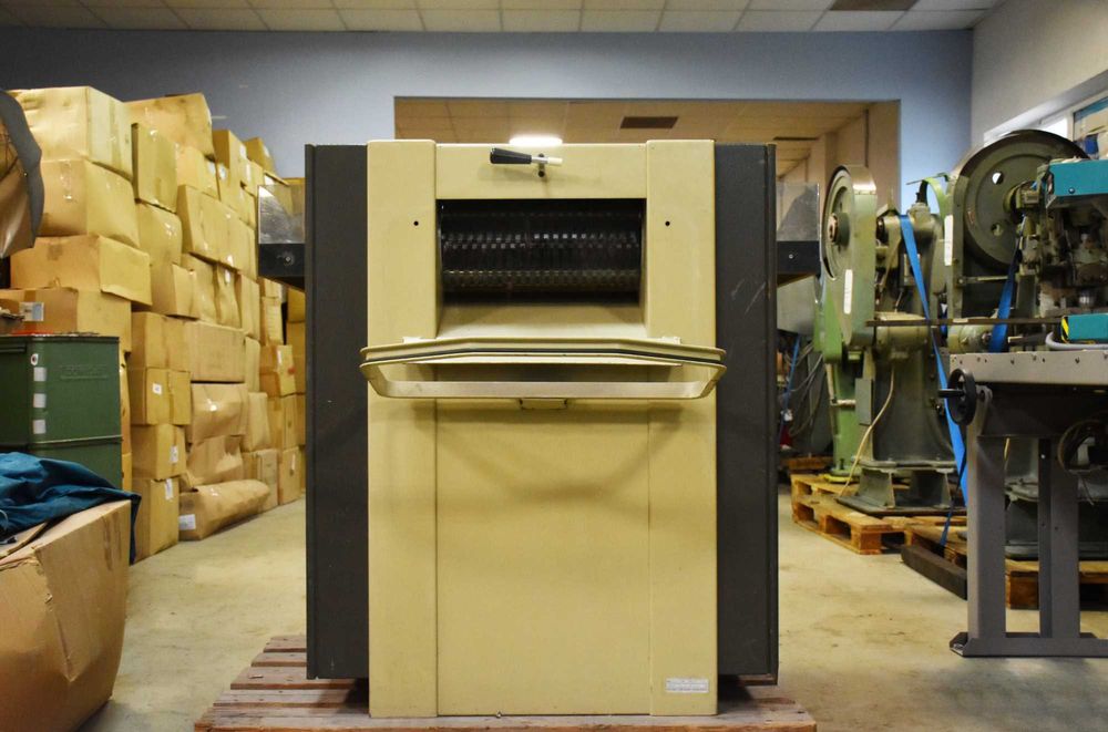 24. IDEAL 4104 – niszczarka przemysłowa do papieru, solidna