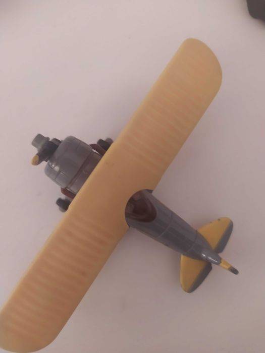 samoloty, zabawki, dusty