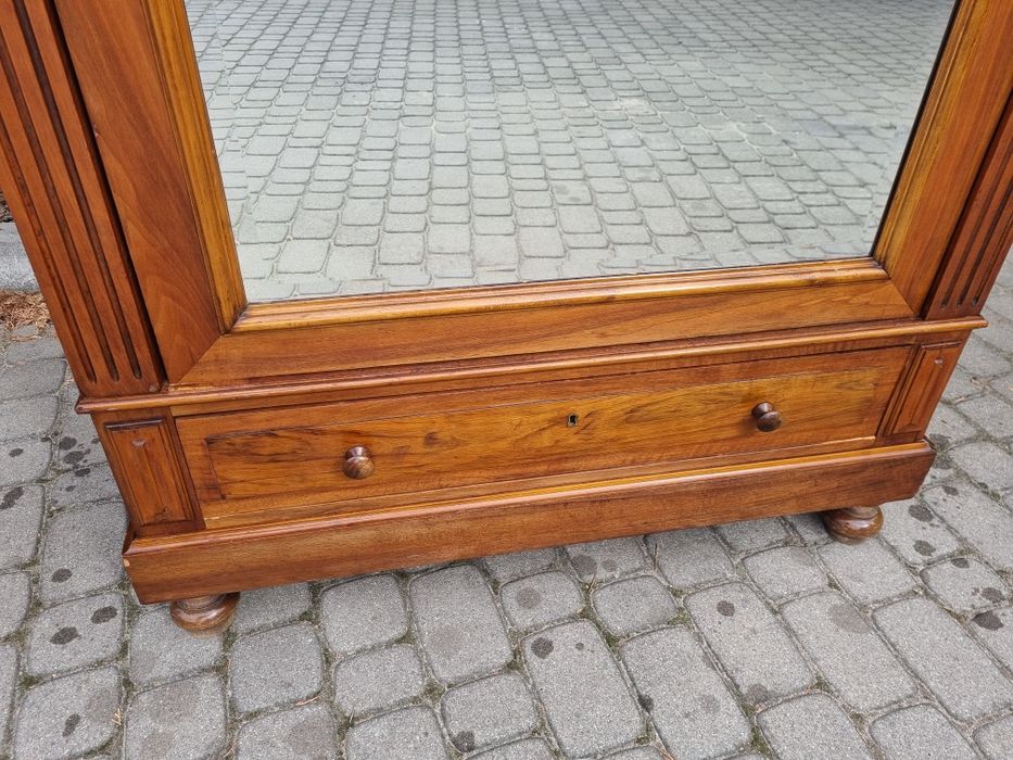 Stara! Szafa! Bieliźniarka!