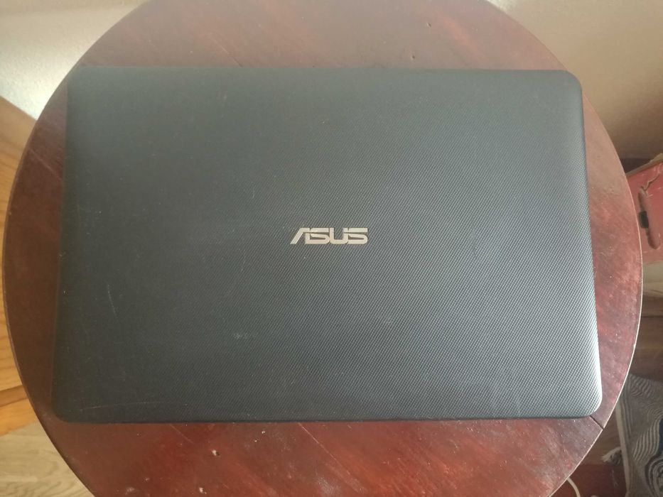 Portátil ASUS i3 Modelo F554L