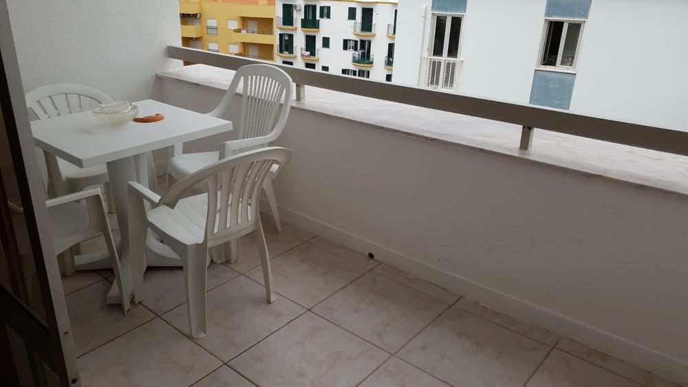 Apartamento T2 na 1a linha da Praia da Rocha em Portimão