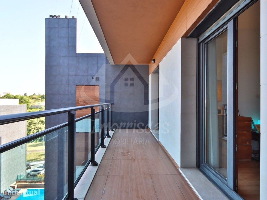 Apartamento T3 com box no Condomínio Blue Garden, em Sacavém
