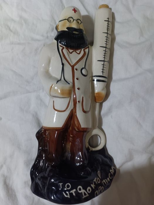 Продам пляшку-статуетку "То, что доктор прописал"