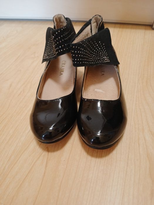 Туфлі на дівчинку лакові