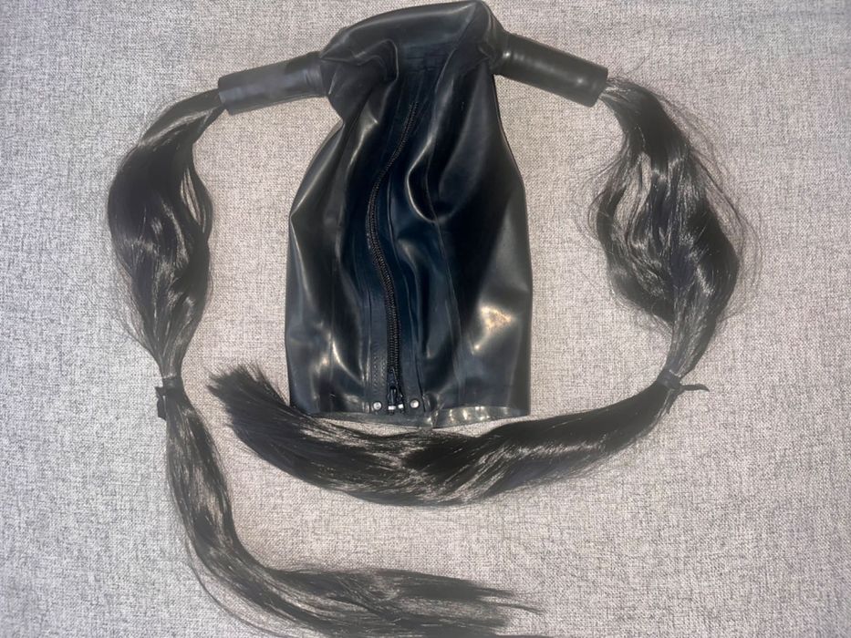 981/ Teatr Kostium maska M latex lateks czarna dwa kuce zamek