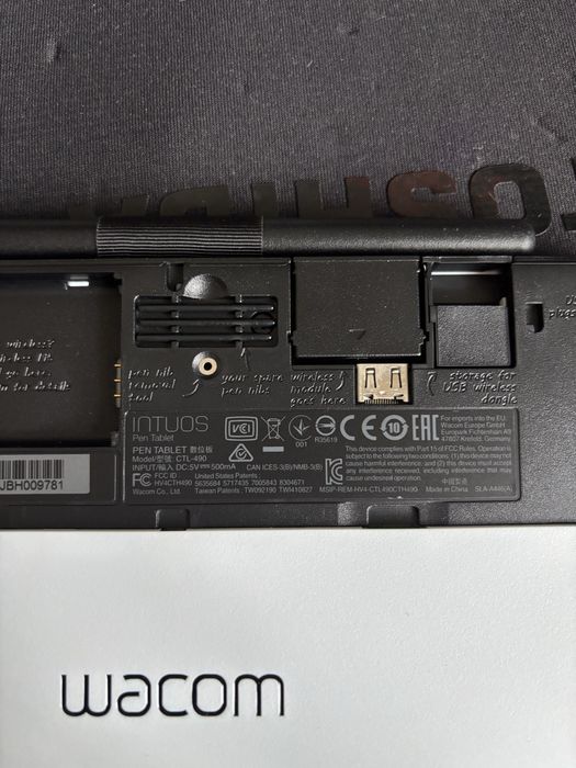 Tablet Gráfico Wacom Intuos CTL-490 (com caneta e bolsa)