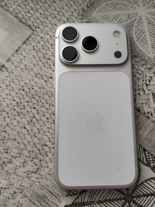Iphone 17 pro silver