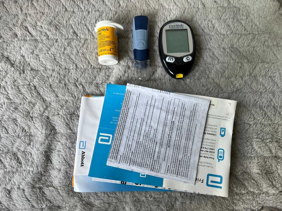 NOWY Glukometr *FREESTYLE Lite* z akcesoriami