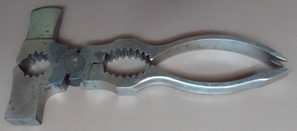 Инструмент СССР Топор Кусачки Орехокол Отвертка Гвоздодер Молоток