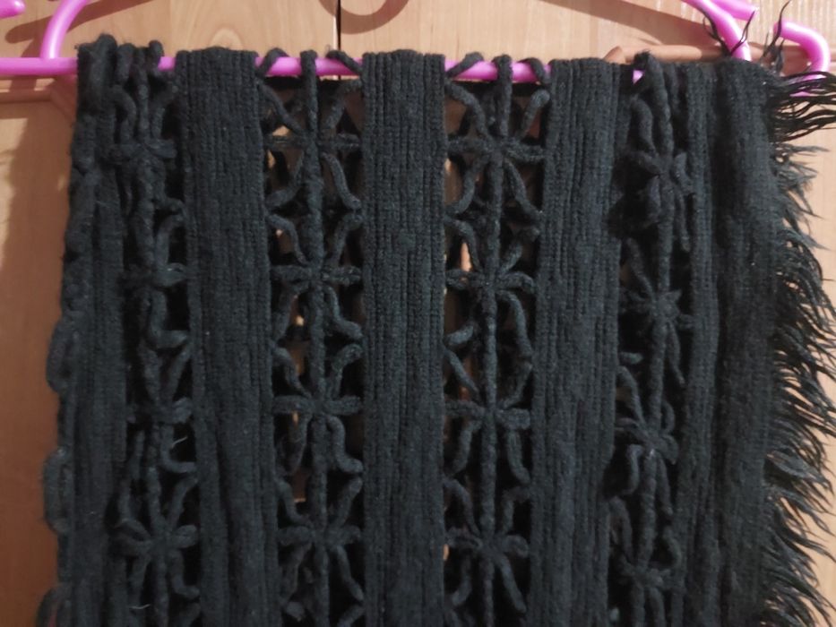 Czarny szalik damski