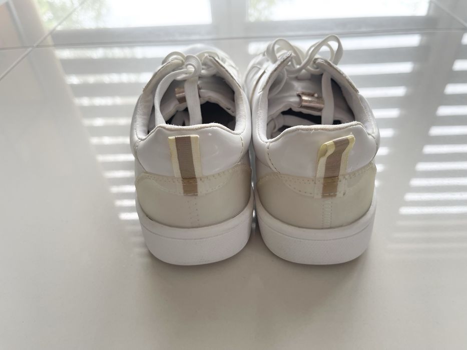 Stradivarius rozm 38, białe damskie buty.