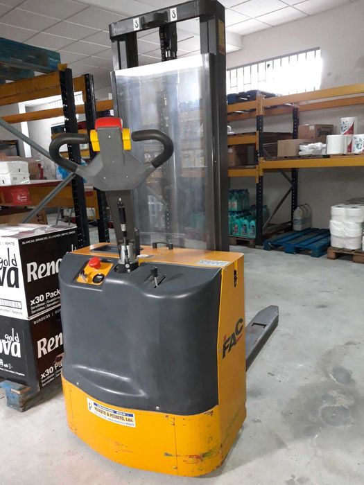 Stacker / Porta Paletes Elétrico Marca "FAC" Com 159km64281732478082122