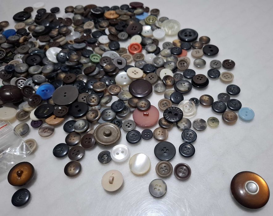 Guziki itp. duży zestaw, mix, 280g (Guzik)