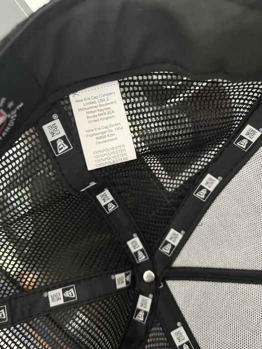 Czapki z daszkiem  2 szt  Nowa Era i Lamania