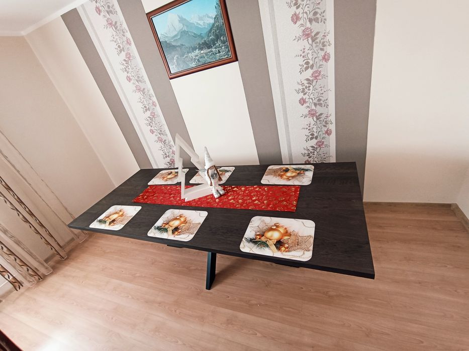 Stół do jadalni typu pająk