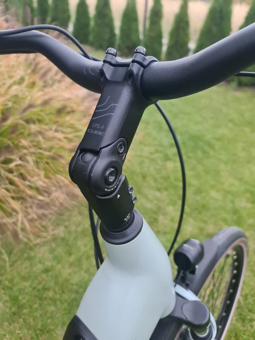 rower elektryczny  Cube Hybrid 800km
