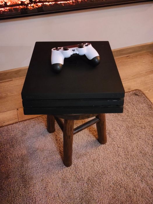 PS 4 PRO pad kable i 5 gier
