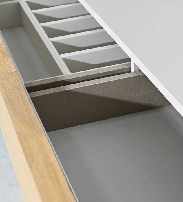 Aparador em Carvalho Natual e Branco Matte