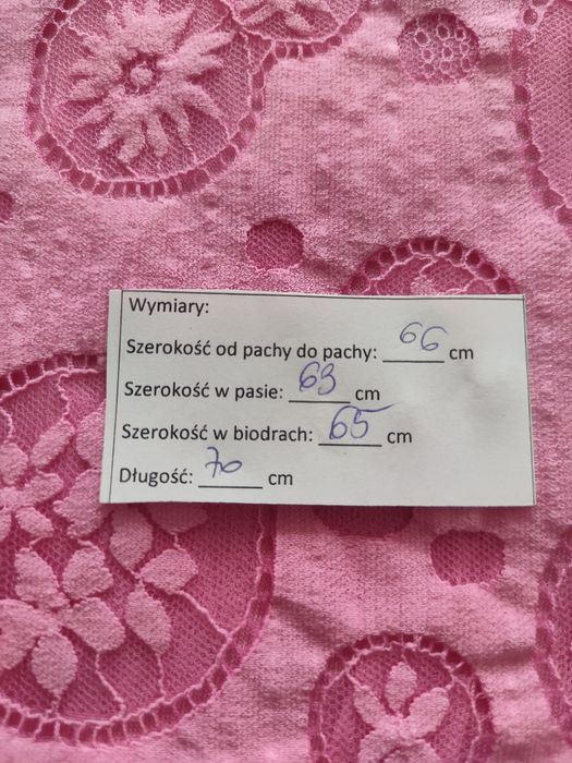 Różowa koronkowa włoska bluzka.
