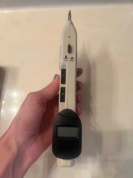 Акупунктурный прибор с поиском активных точек на коже