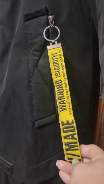 Продам зимову куртку з капішоном