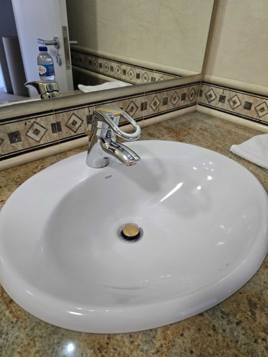 Sanita, Lavatorio e Bide, com  2 torneiras.