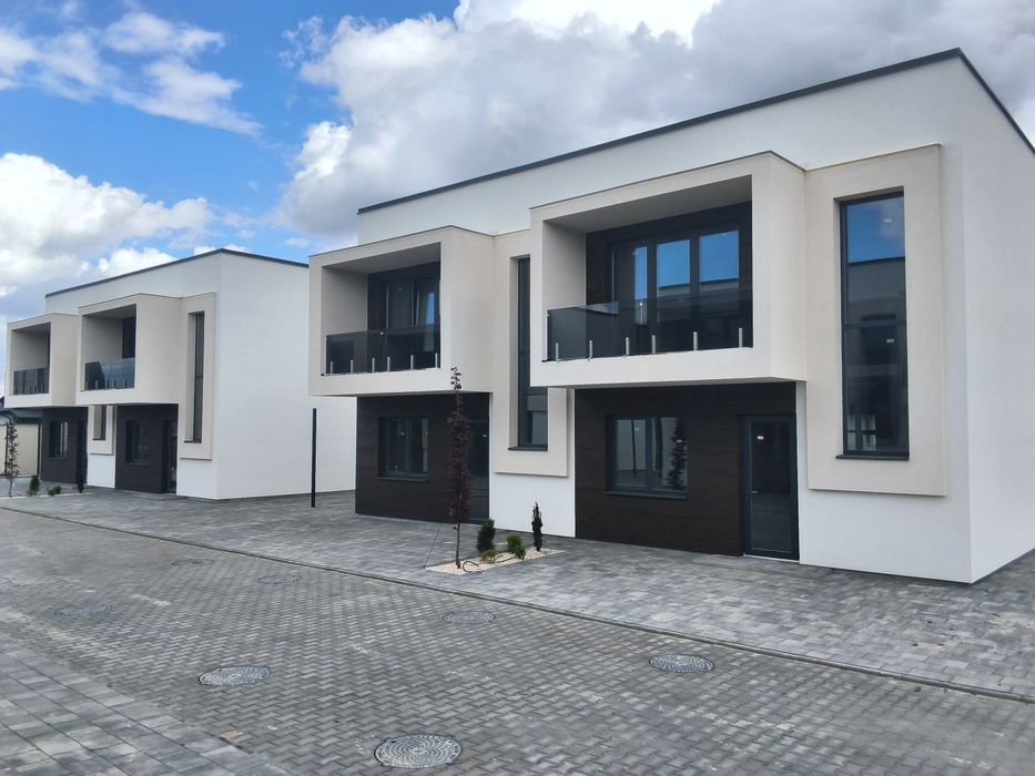 Продаж дуплексу у Луцькому районі с. Рованці преміум-класу із балконом 120 м². Приватна територія. - Вид 3