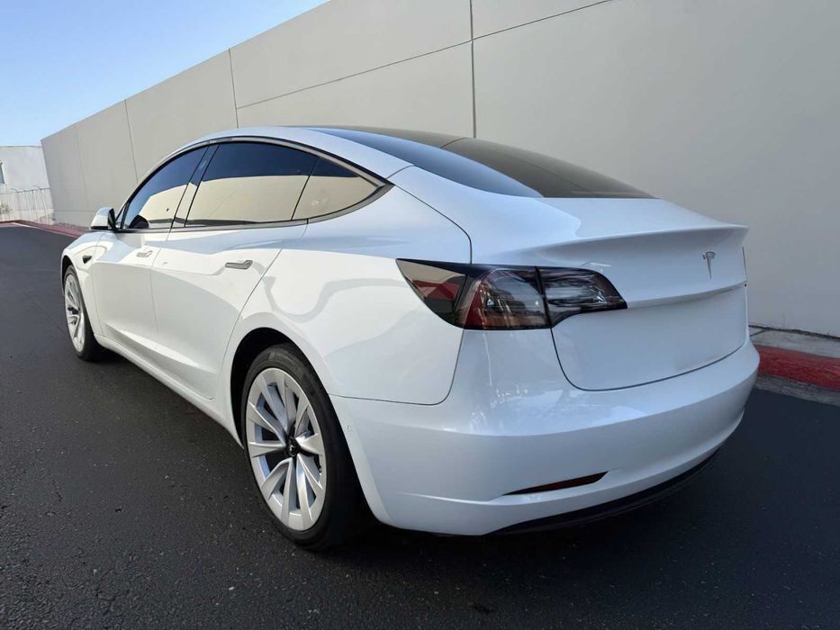 Tesla Model 3      2022