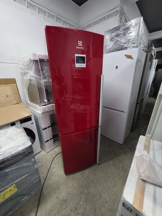 Frigorífico Electrolux vermelho