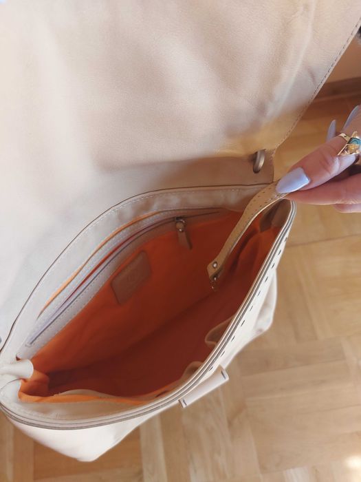Beżowa włoska torebka na dlugim pasku - skóra naturalna