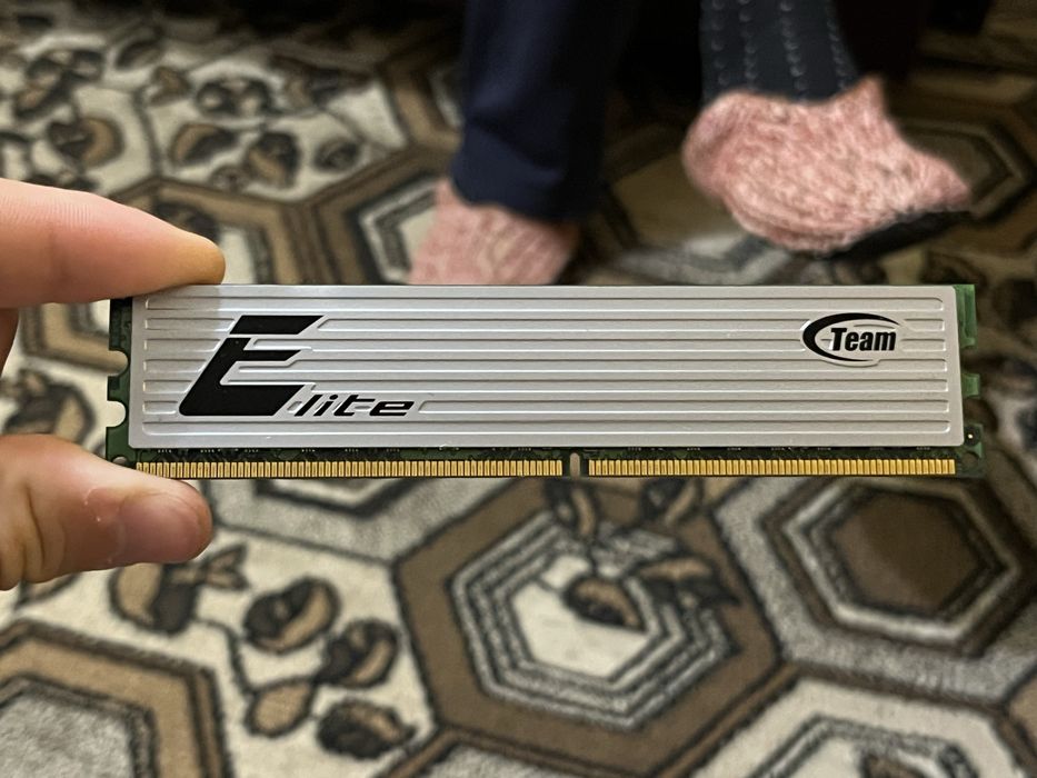 Оперативна памʼять(2 гб)