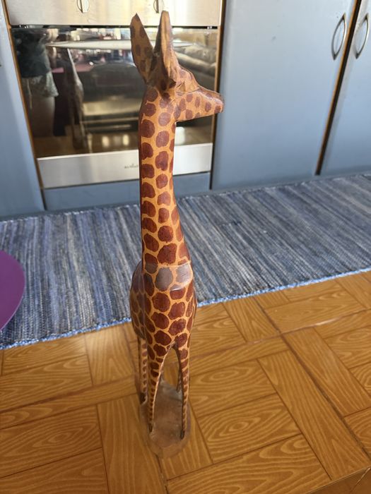 Girafa em madeira