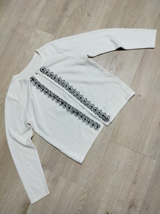 Elegancki kardigan że zdobieniem haftem i koralikami 38/40