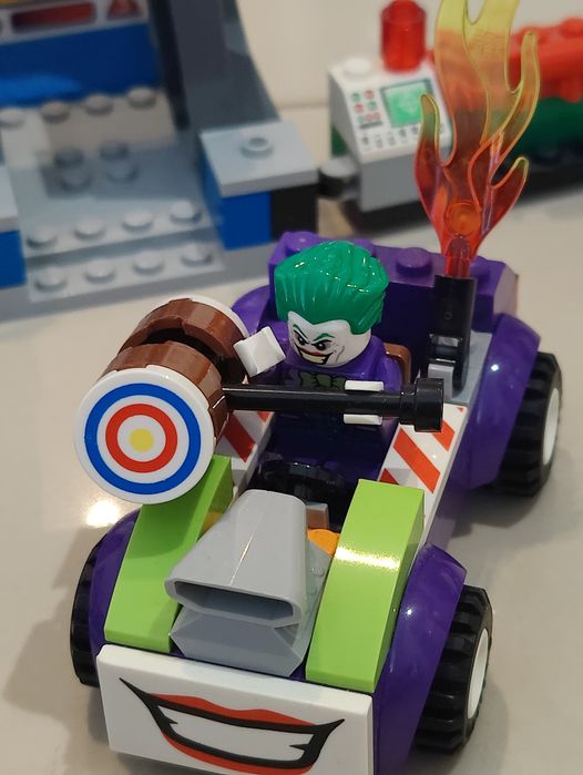 Klocki Lego Atak Jokera na jaskinię Batmana 10753 Instrukcja