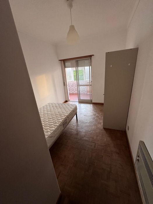 Alugo quarto no Areeiro