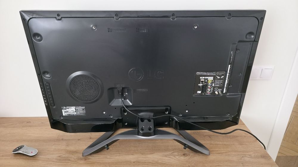 Телевізор LG 42LA660S