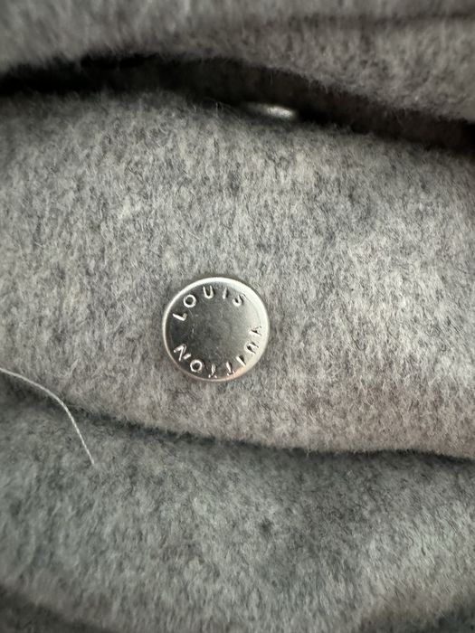 acolchoada Louis Vuitton cinza monograma menino tamanho 36