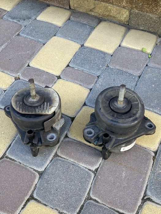 Подушки двигуна на Форд Мустанг 2.3