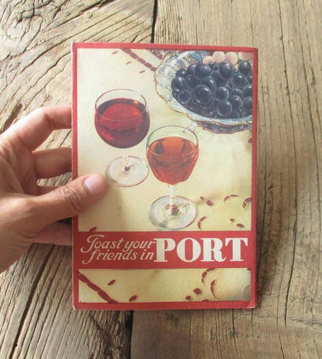 Toast your friends in Port livreto