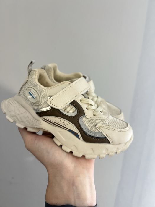 Кросівки для дівчинки