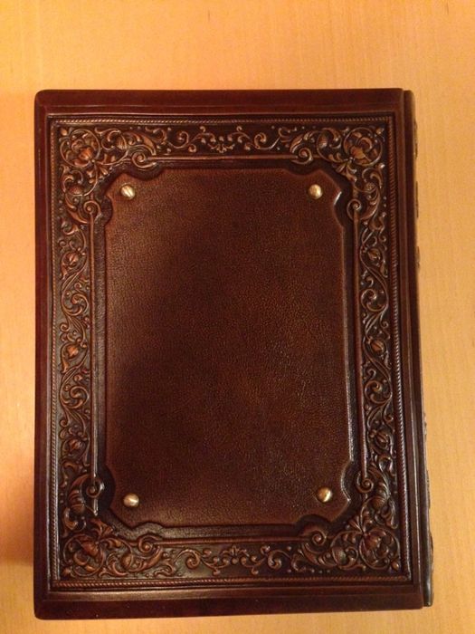 Библия с гравюрами Гюстава Доре.