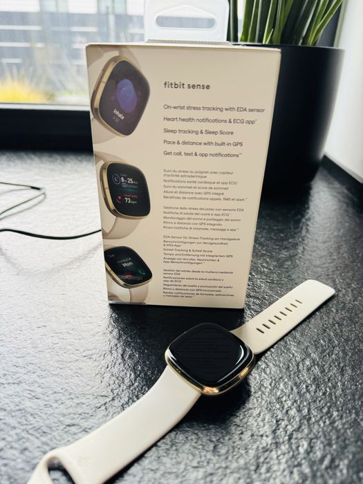 Smartwatch  Fitbit Sense - idealny prezent na gwiazdkę