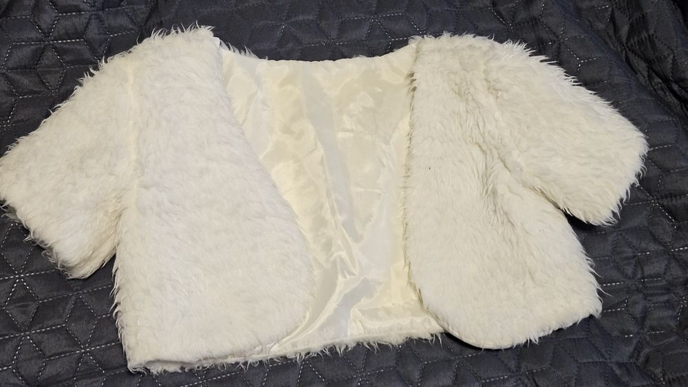 Коротенька весільна шубка, накидка, болеро.