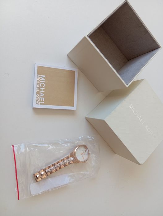 Nowy damski zegarek Michael Kors model 6674
Różowe złoto
