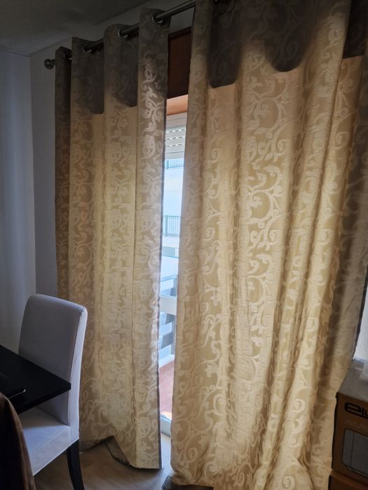 Cortinados Gato Preto