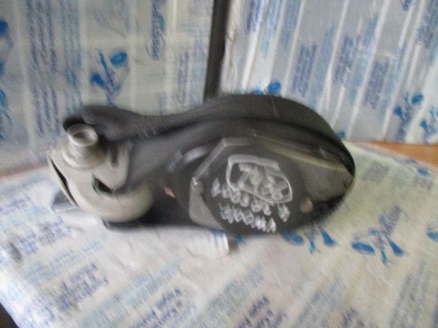 Pré-tensor cinto frente direito VOLKSWAGEN Golf IV (1J1)